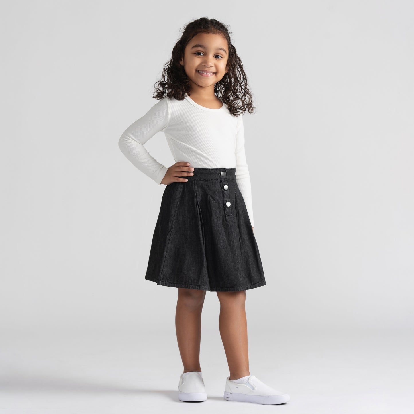 DENIM BUTTON PLEATED SKIRT